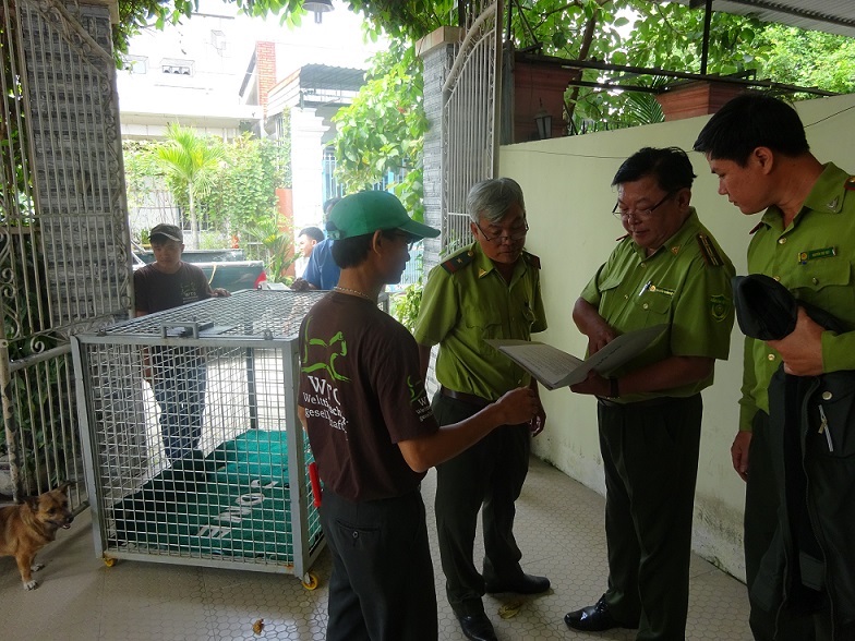 Đồng[-]Nai:[-]Người[-]dân[-]tự[-]nguyện[-]chuyển[-]giao[-]gấu[-]đến[-]trung[-]tâm[-]cứu[-]hộ